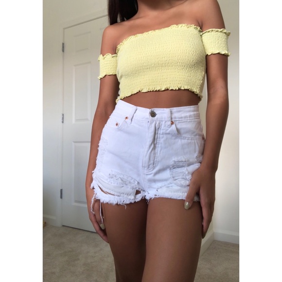 White high-waisted Ripped Shorts - Picture 2 of 3